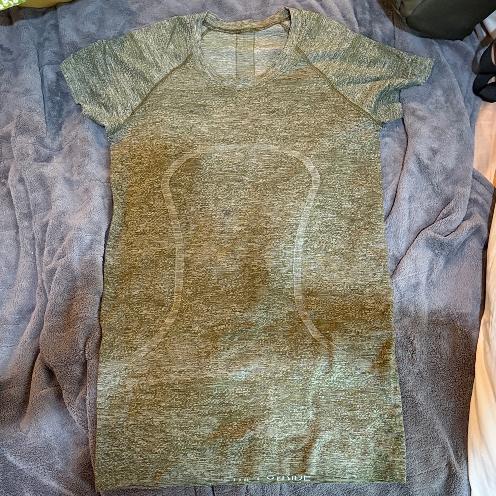 Ladies Army green Short Sleeve Athletic Top by Lulu Lemon, size 8, no tag